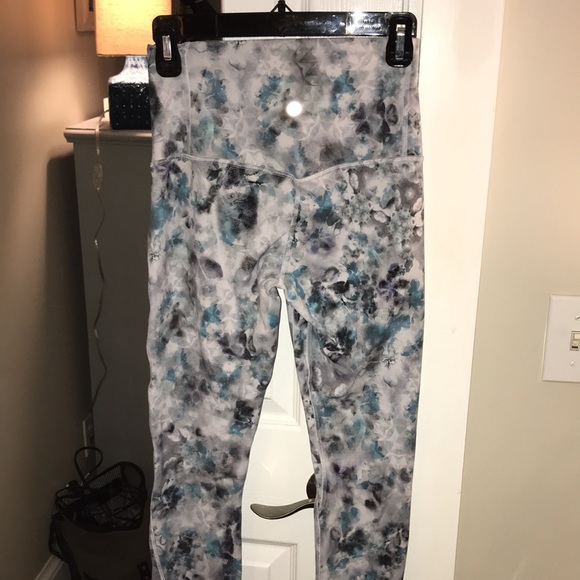 Lululemon Leggings size 6 - Picture 2 of 4